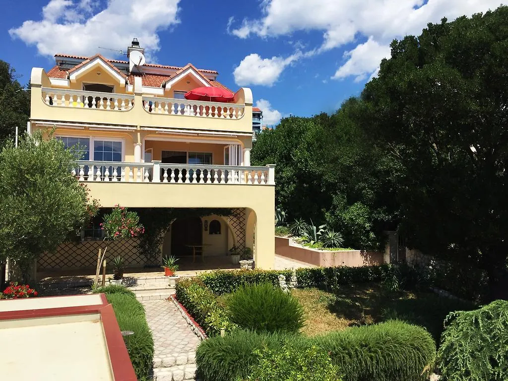 Apartments Villa Novi Novi Vinodolski